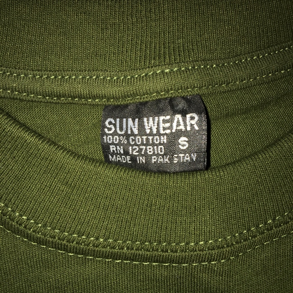 2 T-Shirts - Picture 4 of 10